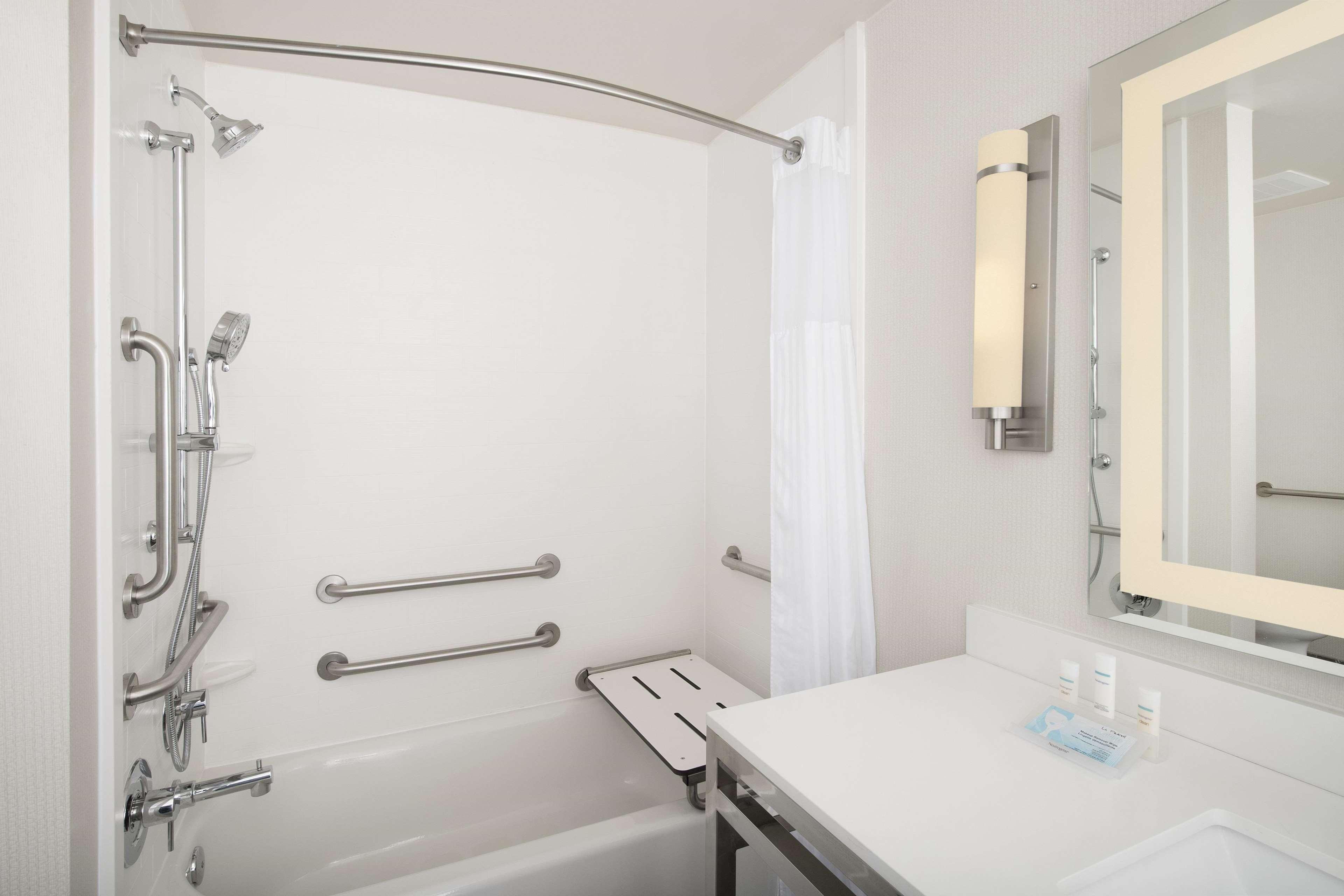 Hilton Garden Inn San Antonio Downtown Riverwalk Номер фото